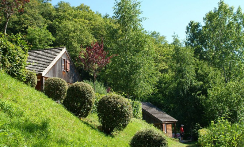 Camping La Source - Louer votre mobil home ou hébergement insolite dans l' Aveyron